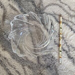 Elegant Clear Glass Swirl Bowl